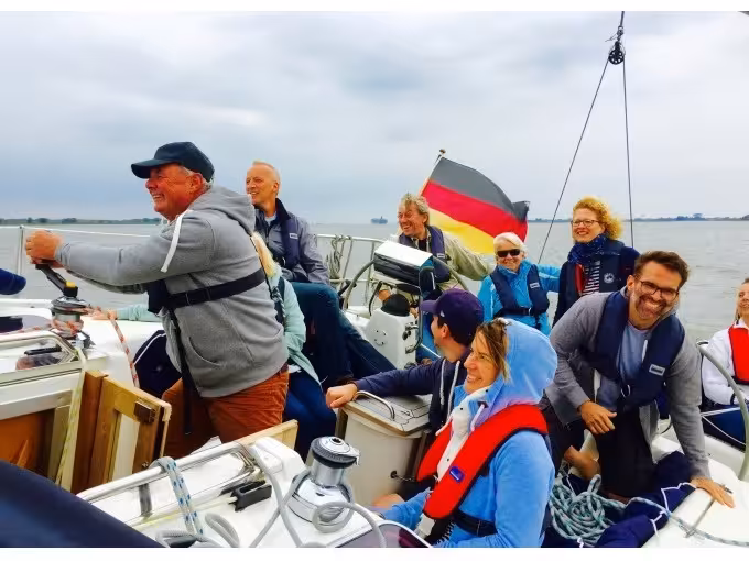 Segeltörn ''Richtung Nordsee'' - emissionslos, nachhaltig, authentisch! Ab/an WEDEL. 