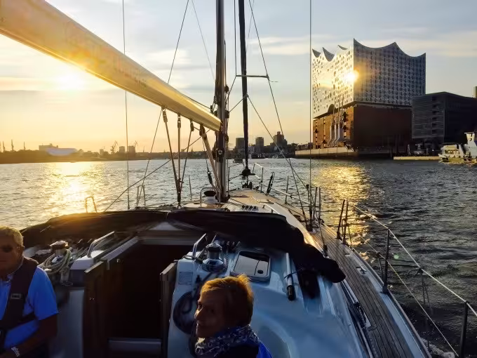 Segeltörn ''Blankenese'' - emissionslos, nachhaltig, authentisch! Ab/an HAMBURG. 