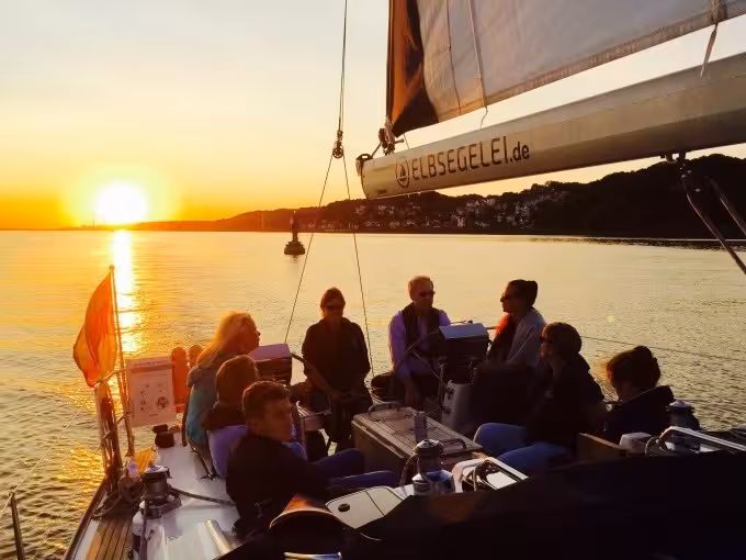 Segeltörn ''Blankenese'' - emissionslos, nachhaltig, authentisch! Ab/an HAMBURG. 