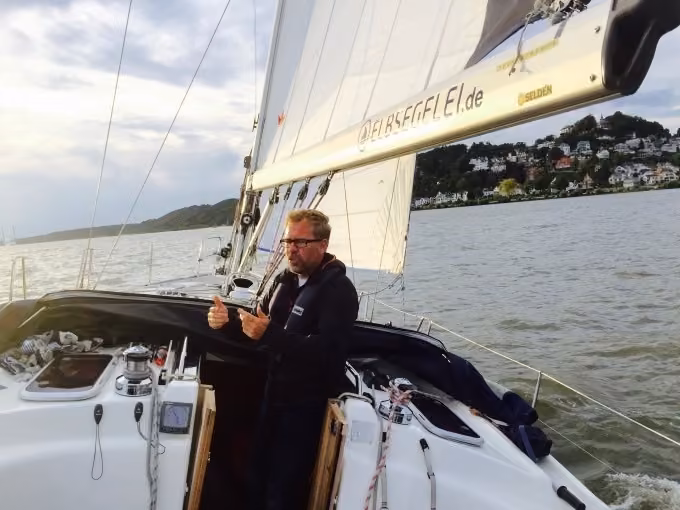 Segeltörn ''Vor die Tore Hamburgs'' - emissionslos, nachhaltig, authentisch! Ab/an WEDEL. 