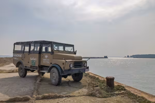 HANOMAG im ehemaligen Militärhafen auf dem Bug