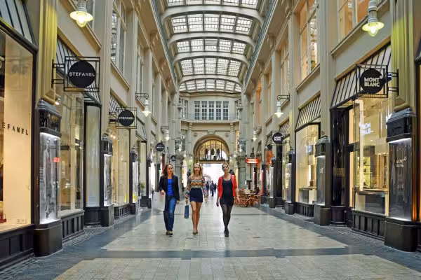 Entdecken Sie zuerst mit uns die Sehenswürdigkeiten wie die Mädlerpassage im Zentrum.