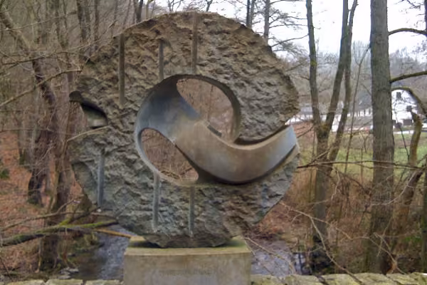 Das Mahnmal an der Brücke