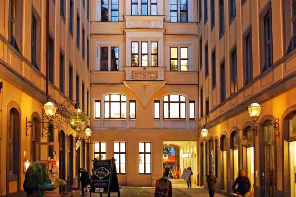 Auf der Führung berichten wir auch über den restaurierten Barthels Hof.