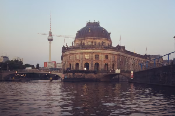 Museumsinsel und Fernsehturm, mit nördlicher und südlicher Mobijoubrücke