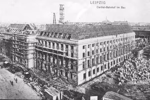 Wir berichten mit viel historischem Bildmaterierial über den Bau des Bahnhofes.