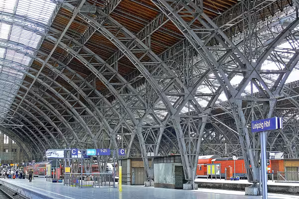 Die gewaltige Gleishalle für 26 Bahnsteige ist heute immer noch beeindruckend.