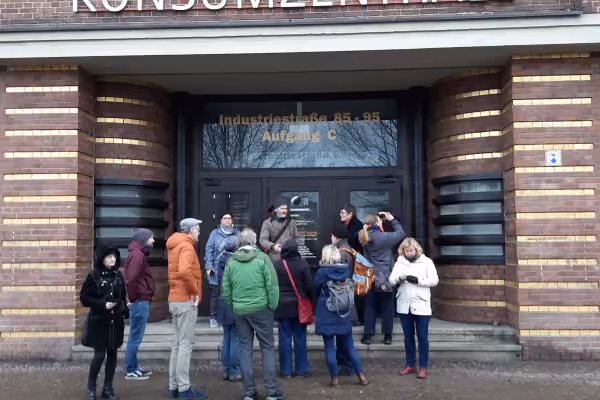 Wir erfahren etwas über die Industriegeschichte und den Aufstieg der Konsumgenossenschaft.