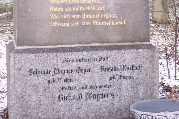 Das Grabmal von Richard Wagners Mutter.