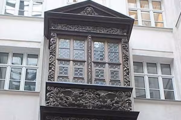 Baudetails und der Bauschmuck werden Ihnen gezeigt.
