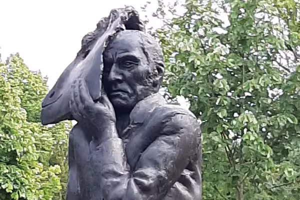 Künstler wie Wolfgang Mattheuer haben hier ihre letzte Ruhestätte auf dem Südfriedhof gefunden.