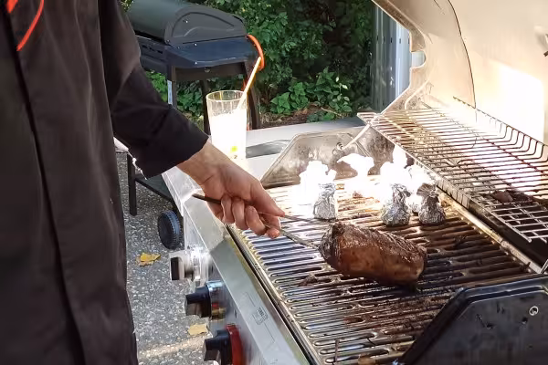 Ja, cool sommerliches grillen, mit Rinderrücken, Lachs in Folie & dann auch noch ein Caipi dazu, Herz was willst Du mehr
