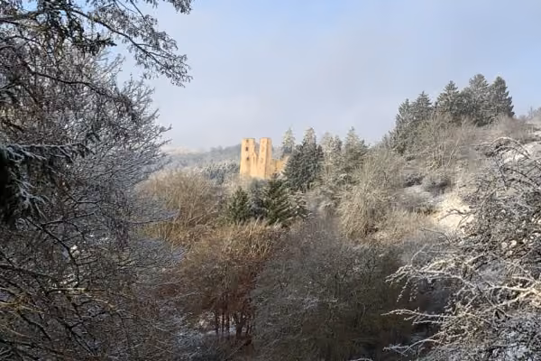Burgruine Schönecken im Winter