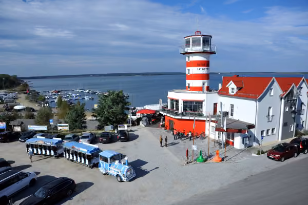 Seeschlange vor dem Leuchtturm
©Der Leuchtturm