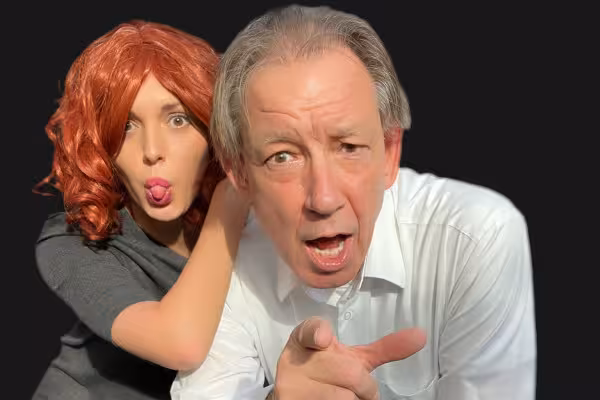 Die Schauspieler Eva Sieger und Peter Buchenau in Aktion