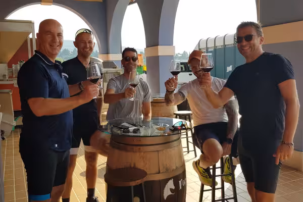 Kombinieren Sie Sport, Natur und den Geschmack von Bardolino-Wein