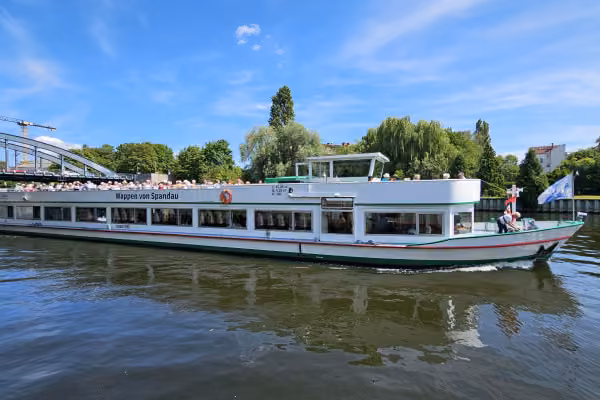 MS Wappen von Spandau in Fahrt