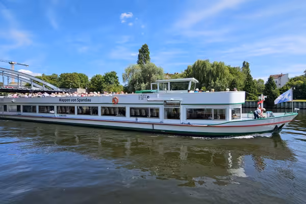 MS Wappen von Spandau in Fahrt