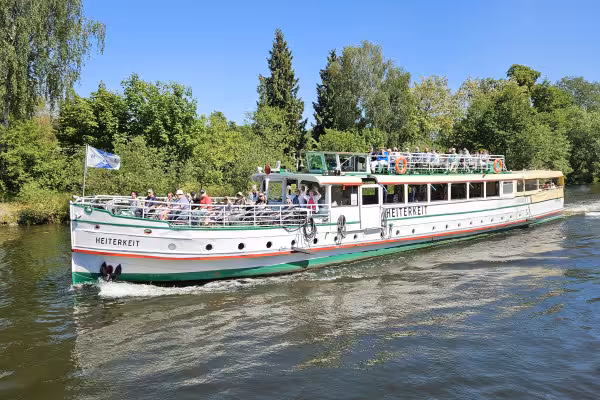 MS Heiterkeit im Kanal