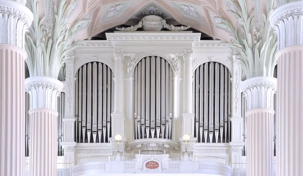 Die Nikolaikirche steht für das Leipziger Musikleben aber auch als Ort der friedlichen Revolution von ´89..