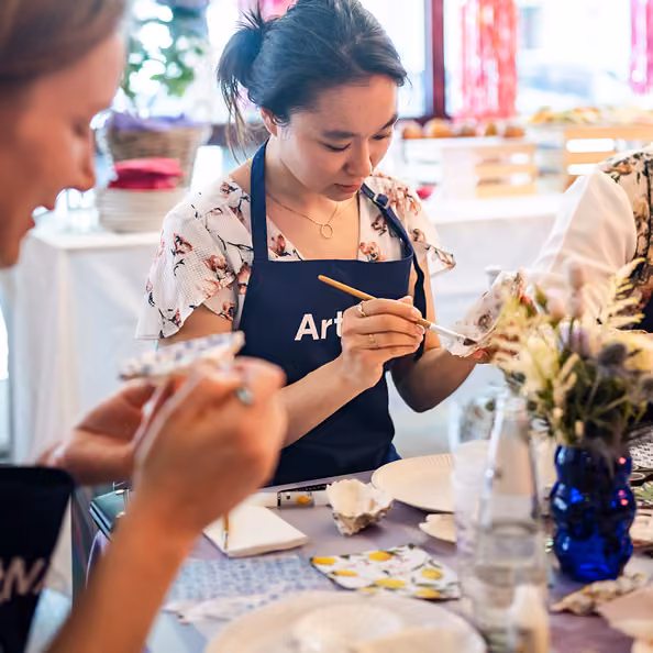 The Art of Oyster Painting & Decoupage - Hotel Rödelheimer Hof - Am Wasserturm